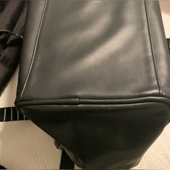 Betsey Johnson Weekend/Travel Bag/carryon/ vacation/ holiday/adjustable strap - Picture 14 of 16